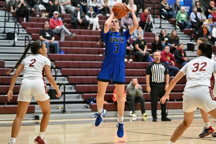 a South Medford Mission Hills girls basketball Oregon POA Holiday Classic December 30 2023 Leon Neuschwander 2